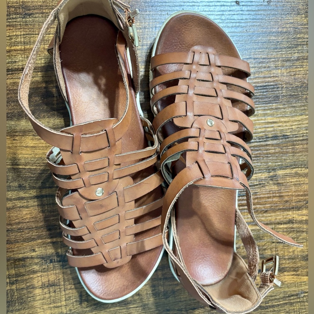 Women's Brown Strappy Sandals - Picture 4 of 4